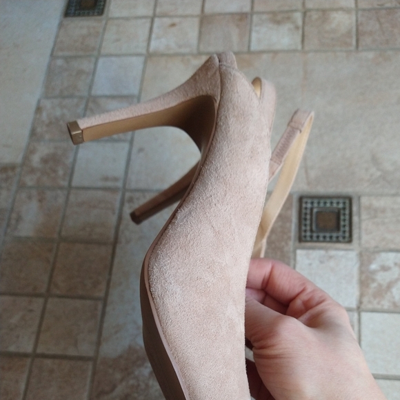 Vince Camuto Genuine Suede Heeled Sling back pump Size 7 - Picture 4 of 8
